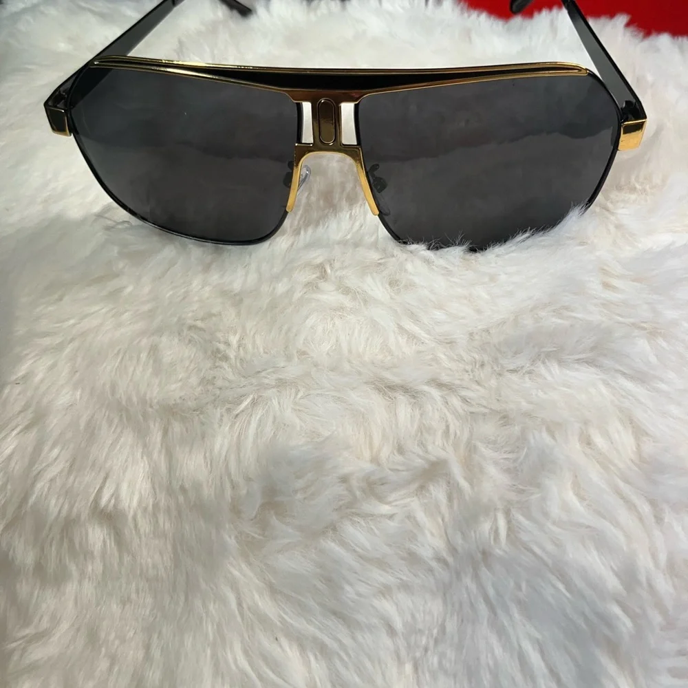 Men Stylish Black and Gold Sunglasses